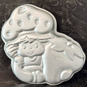 WILTON American Greetings Strawberry Shortcake Cake Pan